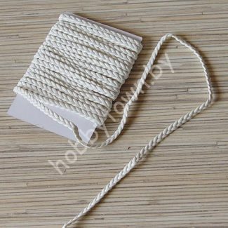 Шнур кожзам 4x1,5 мм (цв. ,белый) 1 м.