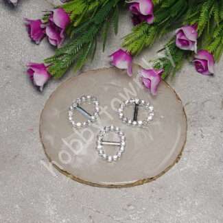 Пряжка-серединка пластик со стразами Овал 24x18 мм (цв. серебро) 1 шт.