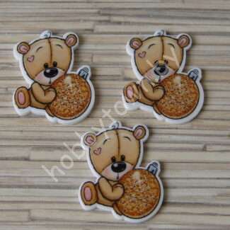 Кабошон-вырубка Мишка с игрушкой, 30x37 мм 1шт.
