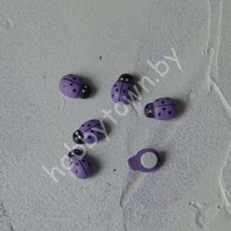 Божья коровка декоративная (дерево) на липучке 12 x 9 мм 1 шт. (цв. сиреневый)