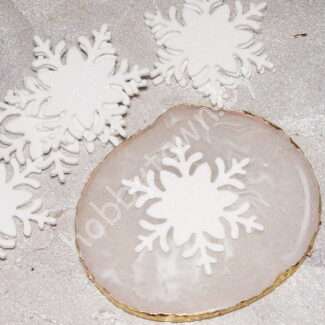 Патч-вырубка из глиттерного фоамирана 2 мм "Снежинка 3" 50 мм (цв. белый) 1 шт.