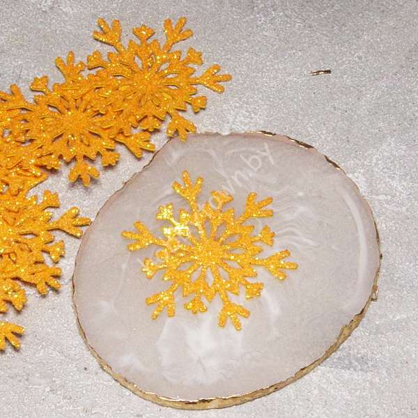 Патч-вырубка из глиттерного фоамирана 2 мм "Снежинка 4" 50 мм (цв. оранжевый) 1 шт.