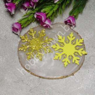 Патч-вырубка из глиттерного фоамирана 2 мм "Снежинка 8" 50 мм (цв. золото) 1 шт.