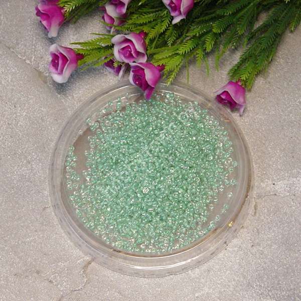 Бисер прозрачный ( цв. мятная линия внутри 2207) 50 гр.