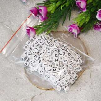 Бусины-буквы английские квадратные 6x6 мм (цв. белый) 200 шт.