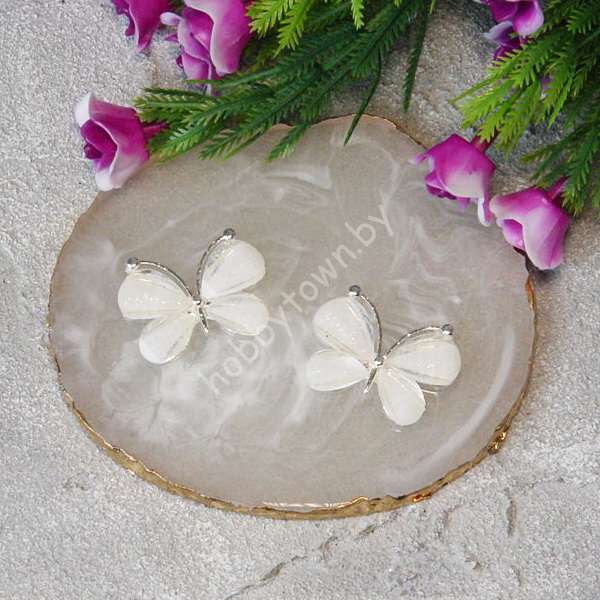 Серединка ювелирная Бабочка 28×22 мм (цв.белый 01) 1 шт.