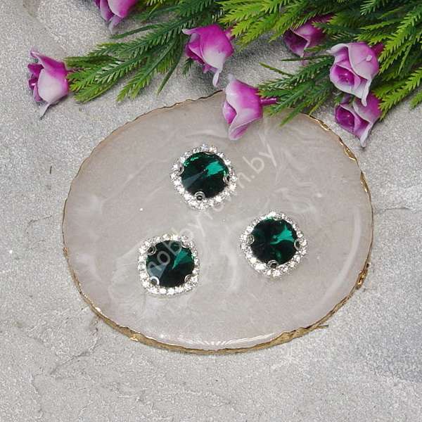 Стразы пришивные в серебряной оправе "Круг" 18 мм (цв. изумрудный 5) 1 шт.