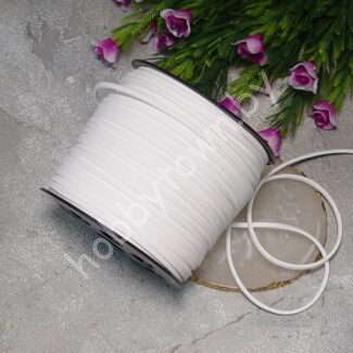 Шнур замшевый 2,5 x2 мм (цв. белый) 1 м