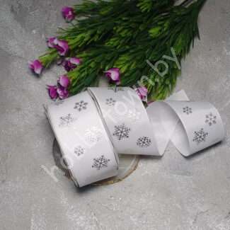 Лента репсовая с рисунком Снежинки 40 мм (цв. белый/серебро) 1 м